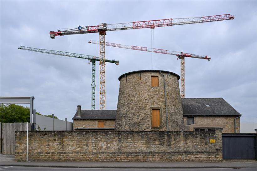 Die Reste der alten Mühle an der route d’Arlon stehen offenbar der Zufahrt der Rettungsfahrzeuge im Wege
