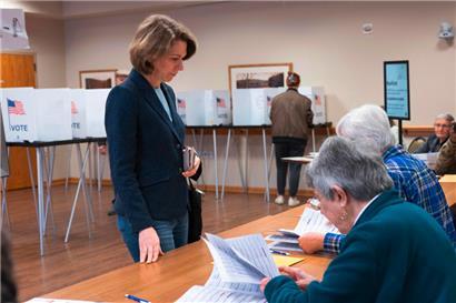 Die Richterin Susan Crawford, nachdem sie selbst gewählt hat.
