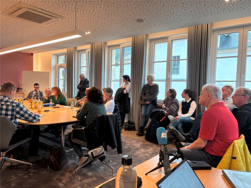 Die Richtung, die die Bürger beim Referendum angegeben haben, soll respektiert werden, hieß es in der Gemeinderatssitzung
