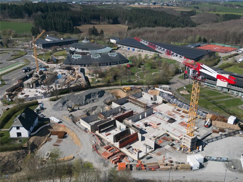 Die Riesenbaustelle neben dem Schwimmbad: „Maison relais“ und neue Schulgebäude entstehen hier
