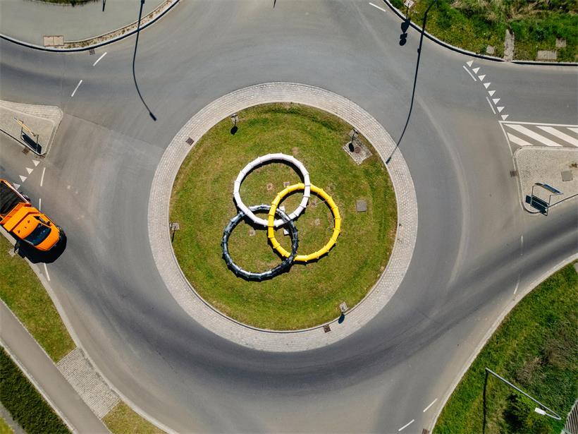 Die Ringe, die Lorentzweiler beschäftigen:  „Loops #3“ von Julien Hübsch