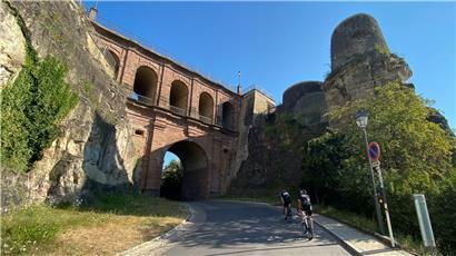 Die Route D: Abwechslungsreich geht es zu, wie hier am Bockfelsen in Luxemburgs Altstadt 
