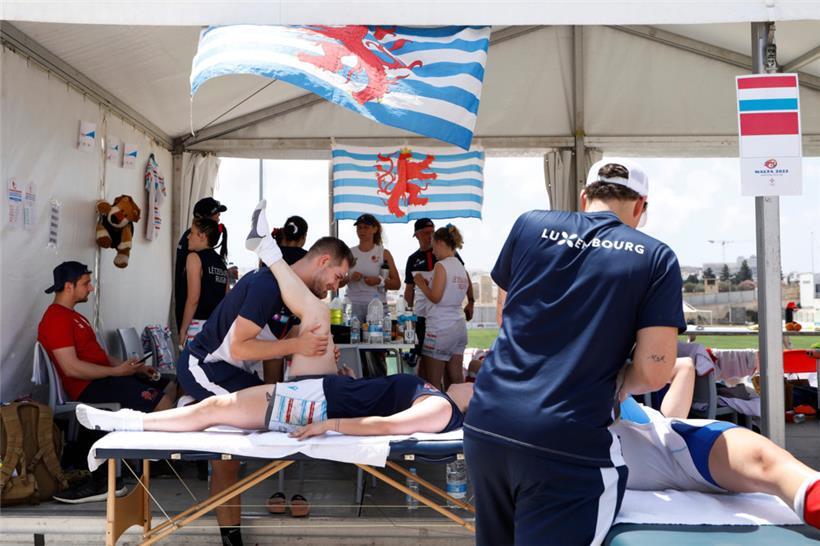 Die Rugby-Delegation wurde nach dem morgendlichen Auftritt wieder auf Vordermann gebracht
