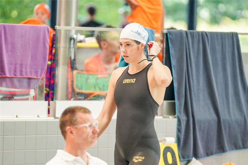 Die SL-Schwimmerin Jackie Banky büßte gegenüber dem Vorjahr zwar einen Titel ein, schaffte aber mit drei Rücken- und der 100m-Meisterschaften die größte Ausbeute
