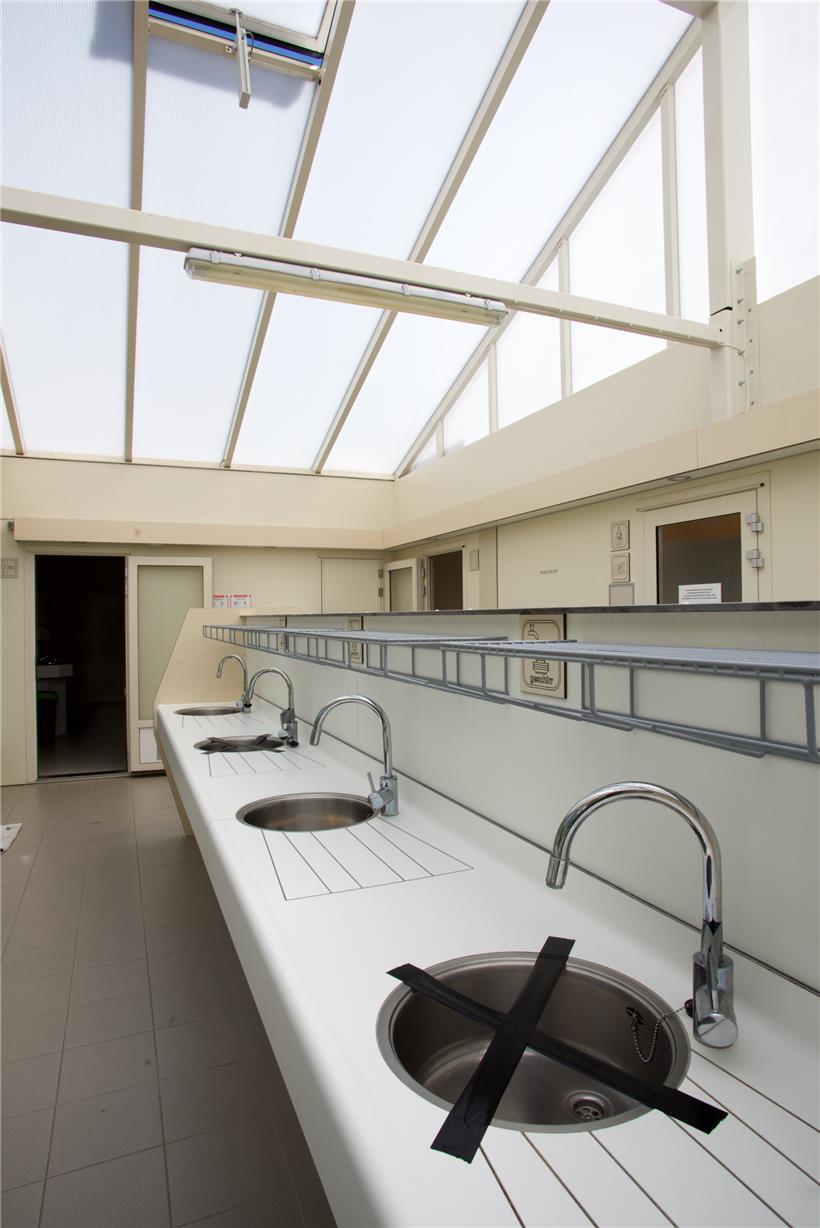 Die Sanitäranlagen mit den Sicherheitsbestimmungen