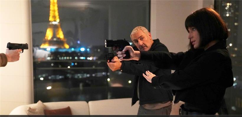 Die Schauspieler Gilles Lellouche (l.) und Adèle Exarchopoulos (r.) in „Chien 51“
