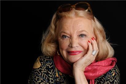 Die Schauspielerin Gena Rowlands posiert für ein Porträt
