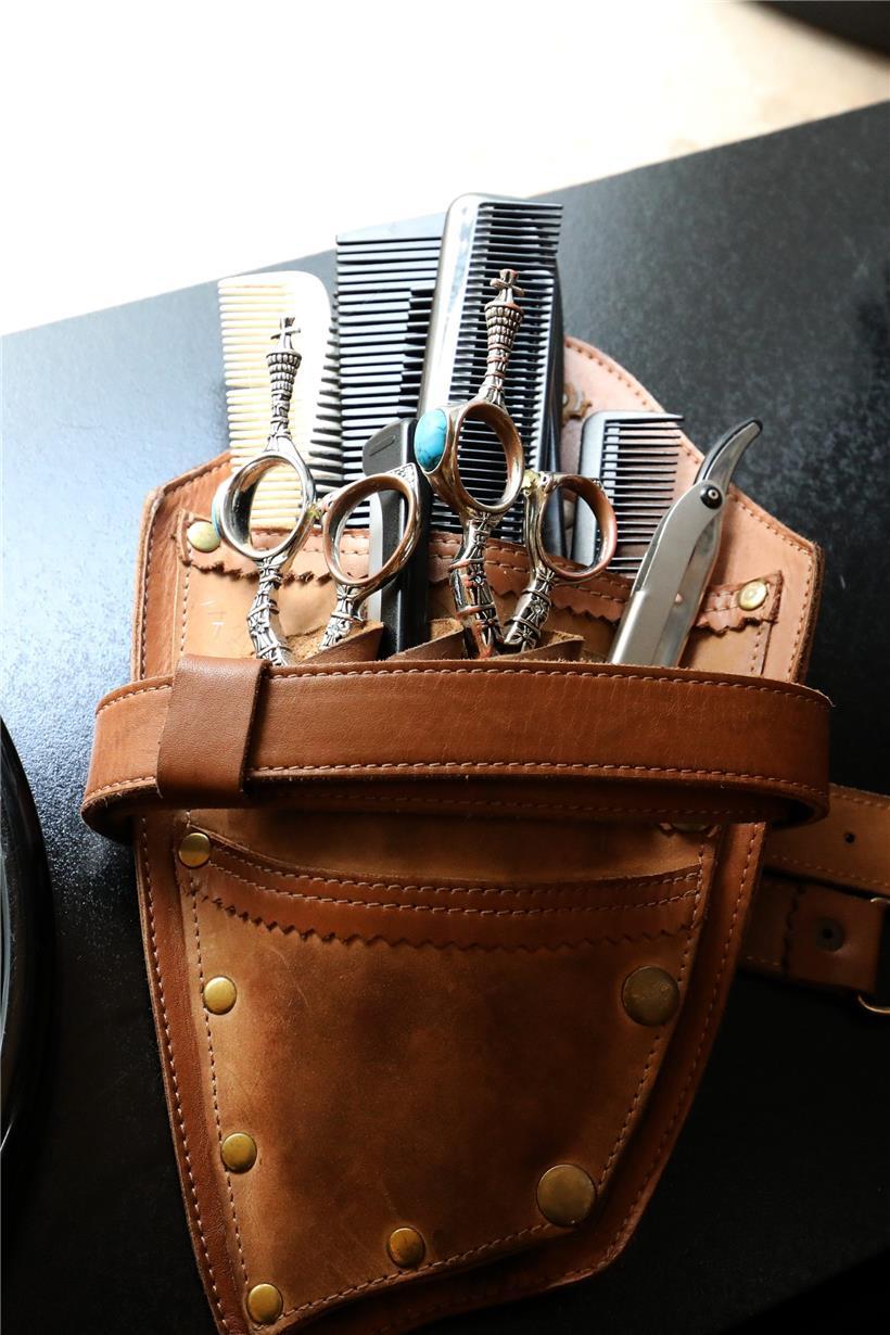 Die Scheren und Kämme der Friseure müssen erst mal noch stillliegen
