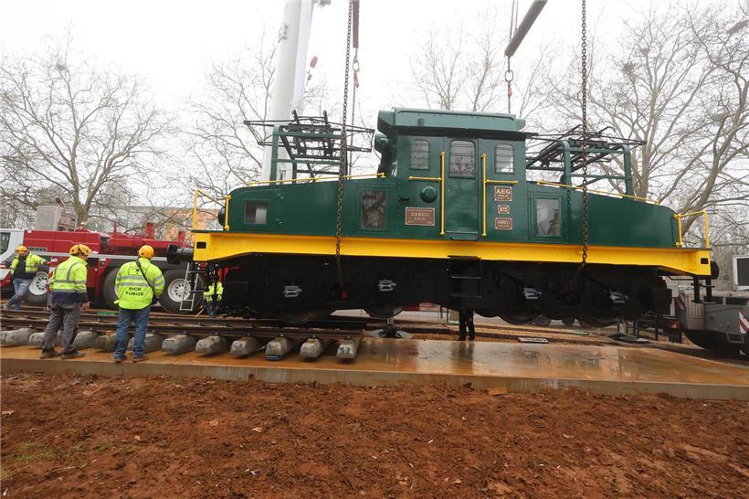 Passgenau unter die AEG geschobene Schienen für präzisen Maschinenaufbau und stabile Befestigung
