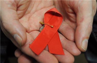 Die Schleife zeigt Solidarität mit HIV-Positiven und Aids-Kranken
