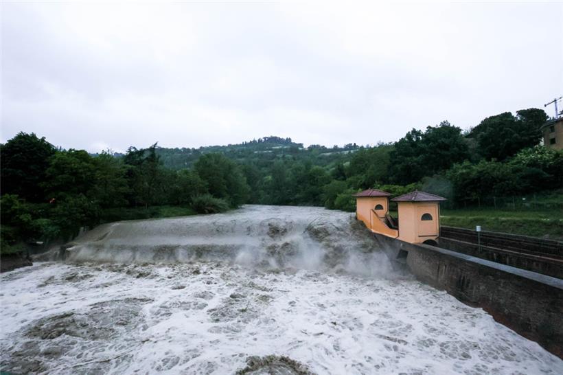 Die Schleuse am Fluss Savena

