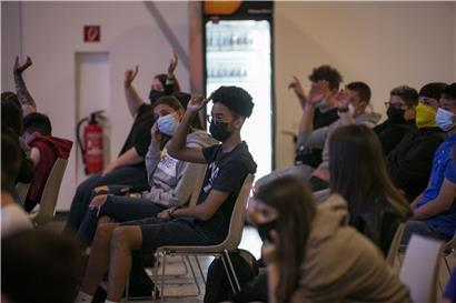Die Schüler des „Lycée Bel-Val“ haben beim interaktiven Filmfestival viele Fragen und Anregungen zum Thema Nachhaltigkeit
