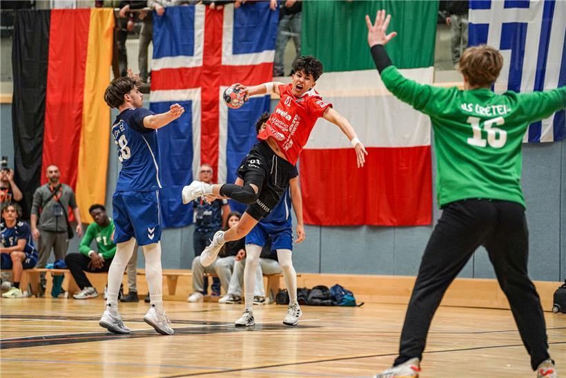 Schweizer Team feiert Sieg im Finale gegen Créteil Frankreich bei internationalem Handballturnier