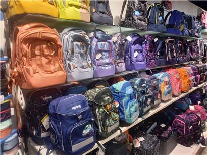 Die Sets von Ergobag inklusive Federmäppchen und Sportbeutel kosten um die 250 Euro. Besonders beliebt sind sie bei Erstklässlern.
