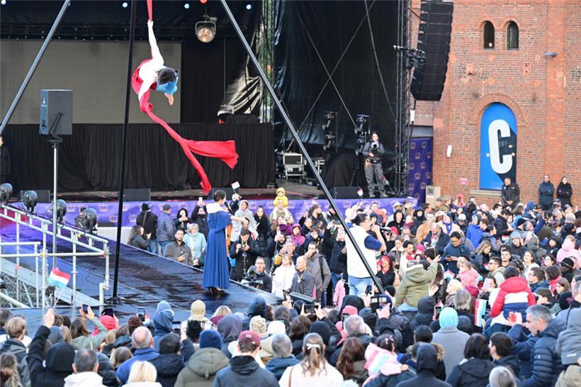 Die Show in Düdelingen beinhaltete Tanz, Gesang und Posie
