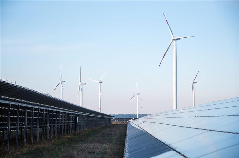 Diversifizierter Energiemix mit erneuerbaren und traditionellen Quellen zur Versorgungssicherheit in geopolitischen Krisen