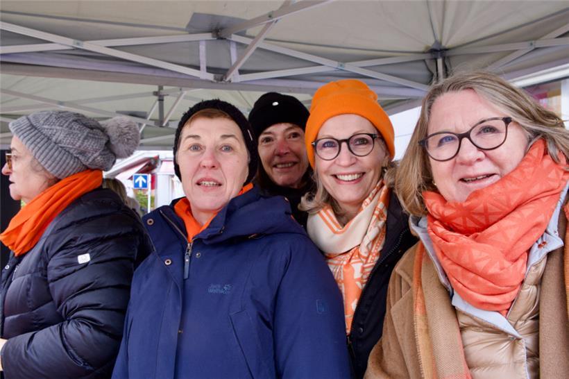 Die Soroptimisten an ihrem Stand, wo sie unter anderem „Boxemännercher“ für den guten Zweck verkauften
