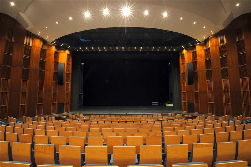 Die Spektakel, mit denen die erste Junihälfte vollgepackt ist, sollen drinnen wie draußen stattfinden. Der Abschluss des TalentLAB wird dann im Großen Theater gefeiert.

