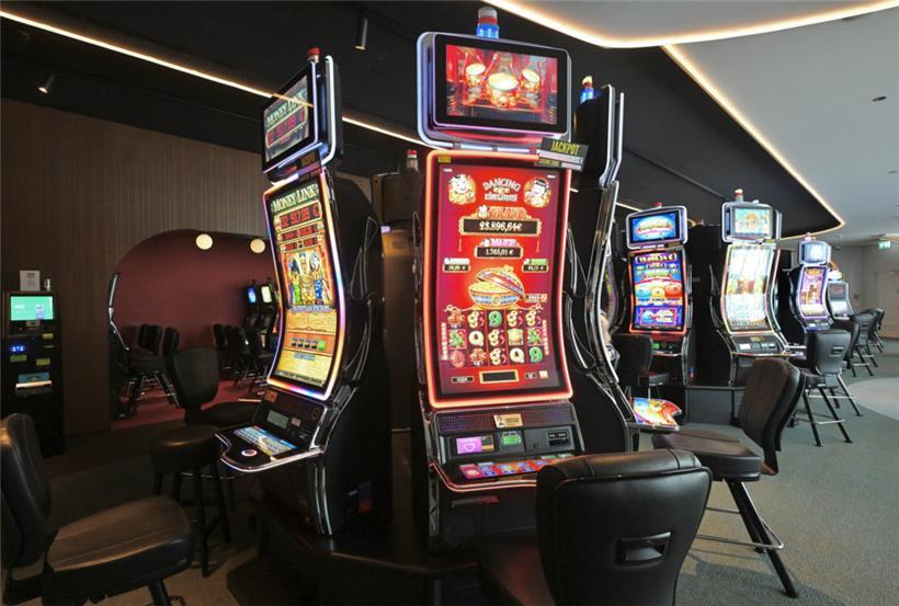 Die Spielautomaten sind die große Konkurrenz der Tischspiele
