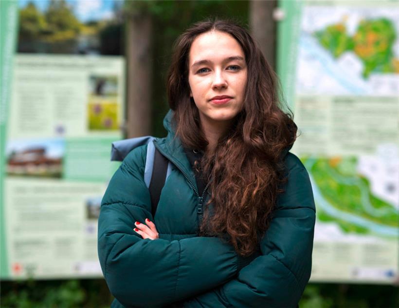 Die Spitzenkandidatin der österreichischen Grünen bei den Europawahlen, Lena Schilling, hat ihre Partei mit verstörenden Behauptungen in die Bredouille gebracht 

