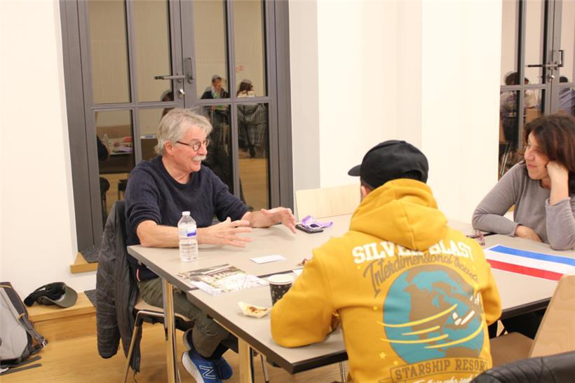 Die Sprachcafés finden aktuell unter Covid-Check statt: Wer will, kann nach dem Vorzeigen des Zertifikats den Mund-Nasen-Schutz ablegen
