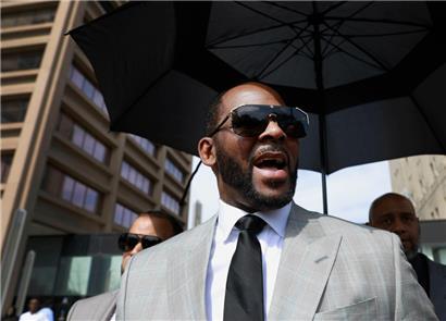 Die Staatsanwaltschaft hat schwere Vorwürfe gegen den Ex-Popstar R. Kelly erhoben
