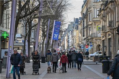 Die Stadt soll leben. Deshalb bringt die Escher Dreier-Koalition nun ein neues Fitness-Studio in die Alzettestraße. Die Opposition fühlt sich leicht übergangen und wittert Kungelei.
