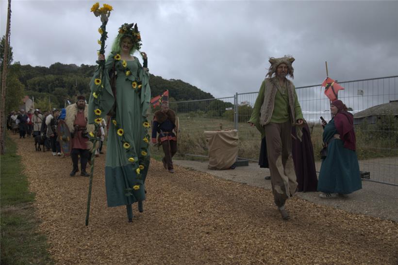 Die Stelzengänger von „Fairytales“ durften natürlich nicht fehlen