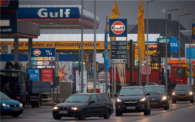 Die Steuereinnahmen von den Tankstellen sind der Regierung ein Dorn im Auge: Jeder verkaufte Liter Kraftstoff verschlechtert Luxemburgs Klimabilanz
