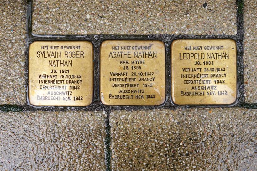 Die Stolpersteine der Familie Nathan in der rue de la Libération
