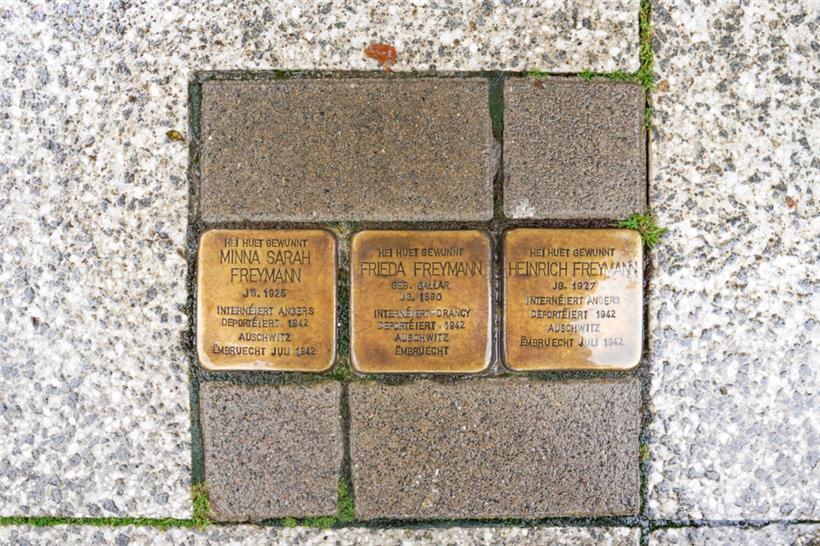 Die Stolpersteine erinnern an Frieda Freymann und ihre Kinder Minna Sarah und Heinrich
