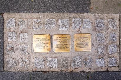 Die Stolpersteine von Heinrich, Johanna und Bernard Marcel Nussbaum
