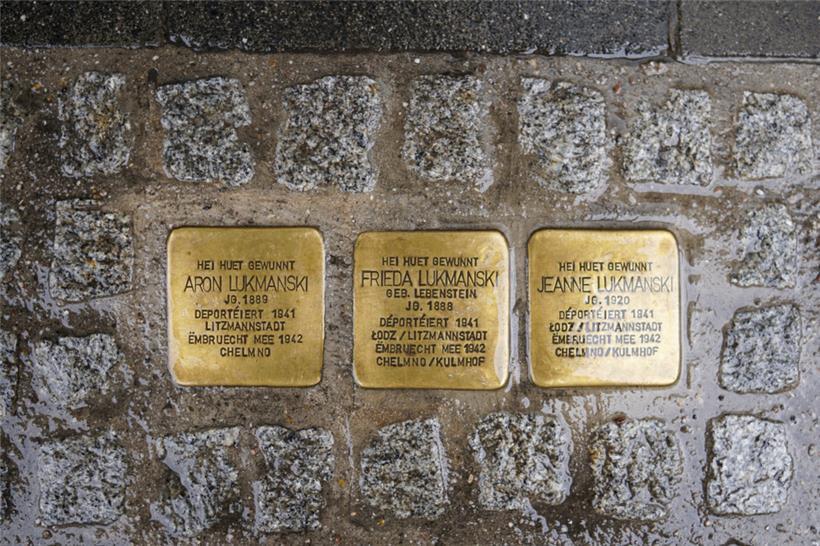 Die Stolpersteine von Aron, Frieda und Jeanne Lukmanski
