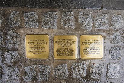 Die Stolpersteine von Aron, Frieda und Jeanne Lukmanski

