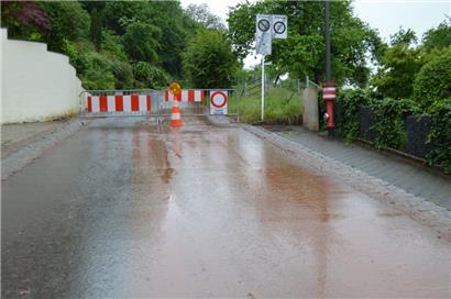 Die Straße zwischen Diekirch und Erpeldingen musste aufgrund eines Erdrutschen am Donnerstag gesperrt werden
