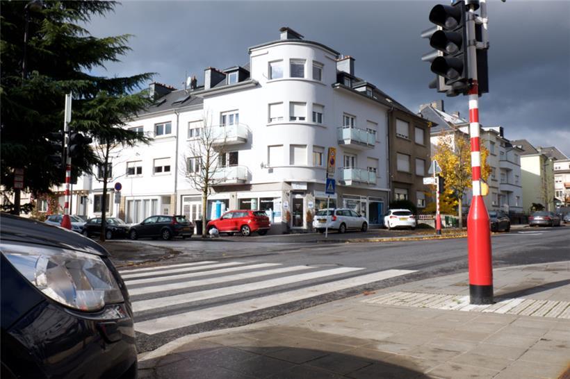 Die Straßenverkehrsordnung untersagt das Parken näher als fünf Meter an einem Fußgängerstreifen
