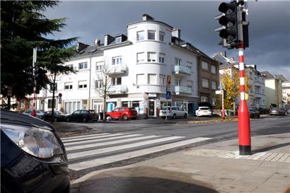 Die Straßenverkehrsordnung untersagt das Parken näher als fünf Meter an einem Fußgängerstreifen
