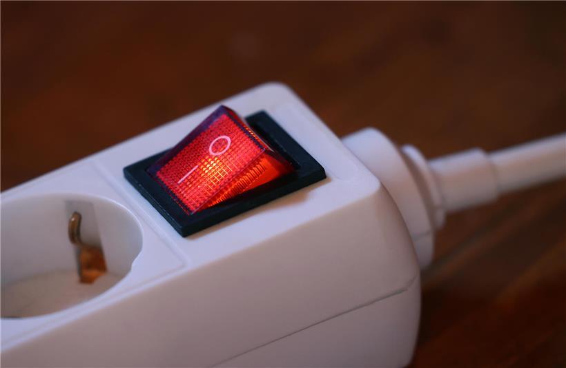 Günstige Strompreise heute im Vergleich zum Vorjahr, sinkende Energiepreise und Kostenersparnis für Verbraucher