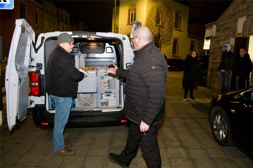 Die „Stroossenenglen“ bringen Lebensmittel, Möbel und Kleidung direkt zu den Bed...