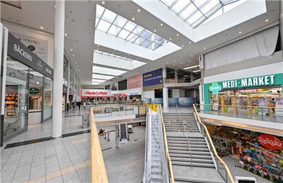 Die Strukturarbeiten im Belval Plaza I sind abgeschlossen. Im Herbst wird der neue Food Court im neu eingezogenen zweiten Stock eröffnen, genau wie das neue Sportgeschäft.  
