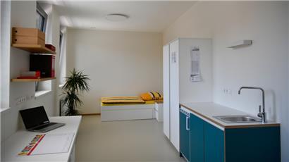 Die Studio-Apartments sind etwa 16 Quadratmeter groß. Jedes hat ein eigenes Bad mit WC.
