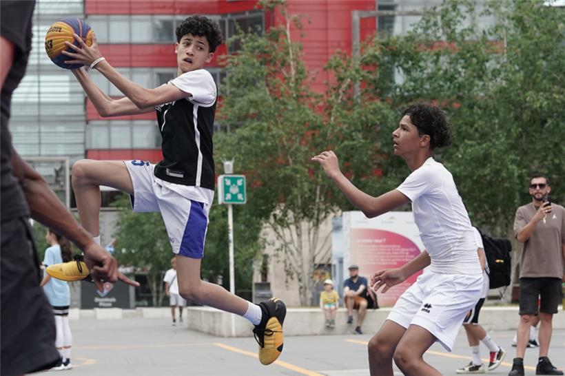 Die Teilnehmer trotzten den schwülen Wetterbedingungen und gaben am Samstagnachm...