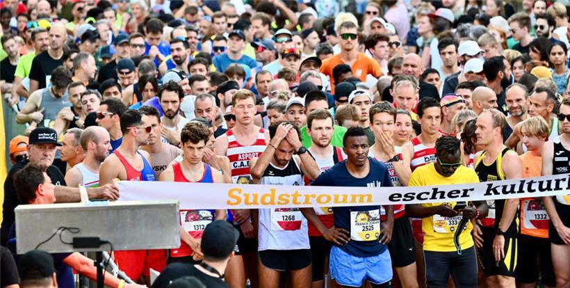 Die Teilnehmer warten auf den Start
