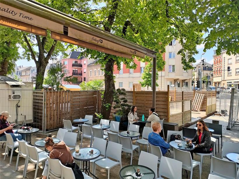 Die Terrasse des Babbocaffè und der Holzzaun
