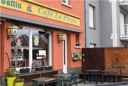 Die Terrasse des „Le Pirate“ in Lallingen
