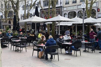 Die Terrassen könnten diese Woche mehr besucht werden, da das Wetter milder wird
