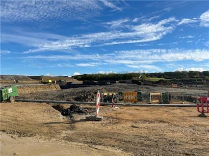 Die Terrassierungen für den anschließenden Bau sind gut im Zeitplan 
