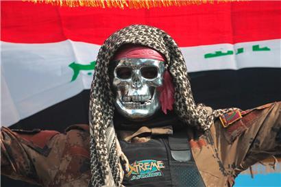 Die Terrromiliz IS ist längst nicht geschlagen und könnte von Trumps militärischen Abenteuern profitieren. Auf dem Bild ist ein irakischer Anti-IS-Kämpfer zu sehen.
