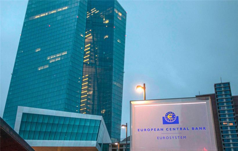 Die Teuerung im Euroraum hält sich auf hohem Niveau. Immer deutlicher werden die Forderungen an die EZB, gegenzusteuern. 
