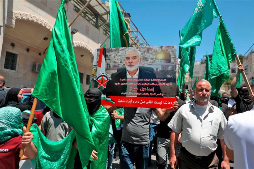 Die Tötung von Hamas-Chef Ismail Hanija in Teheran löste im Nahen Osten bislang nur Proteste – wie hier im Westjordanland – aus. Befürchtet wird jedoch, dass es zu einem ausgewachsenen Krieg in der Region kommt.
